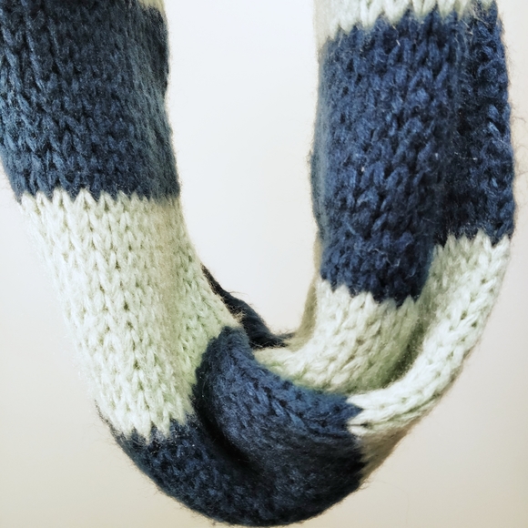 BDG Infinity scarf - Picture 2 of 5
